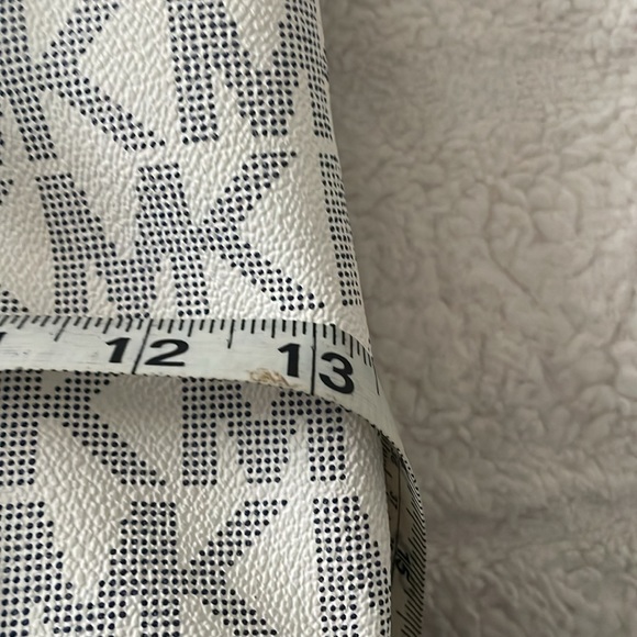 Michael Kors white and navy small tote purse - Picture 7 of 8